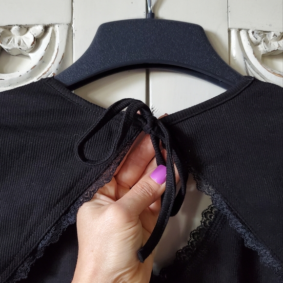 Black open back tie crop top - Picture 7 of 16